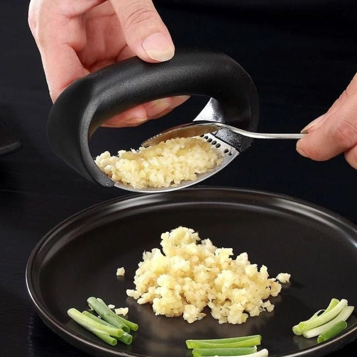 Stainless Steel Garlic Masher Garlic Press Household Manual Curve Fruit Vegetable Tools Kitchen Gadgets BENNYS