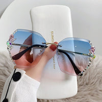 2022 Luxury Brand Design Vintage Rimless Rhinestone Sunglasses Women Men Fashion Gradient Lens Sun Glasses Shades for Female Bennys Beauty World