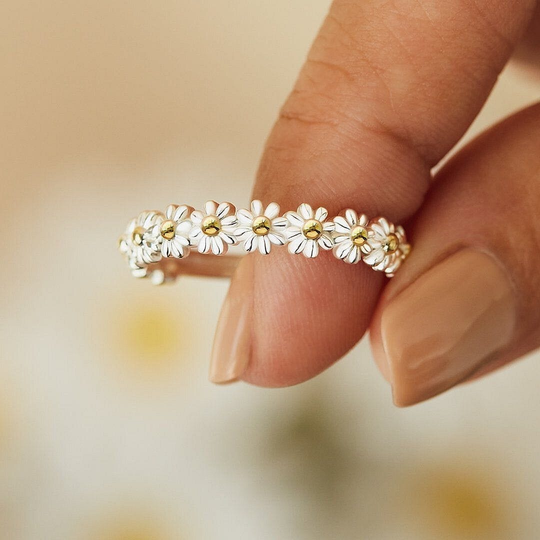 Fashion Sweet Little Daisy Ring Wild Flower Ring Bennys Beauty World