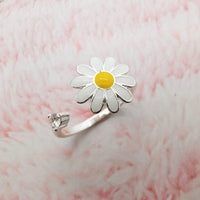 Fashion Sweet Little Daisy Ring Wild Flower Ring Bennys Beauty World
