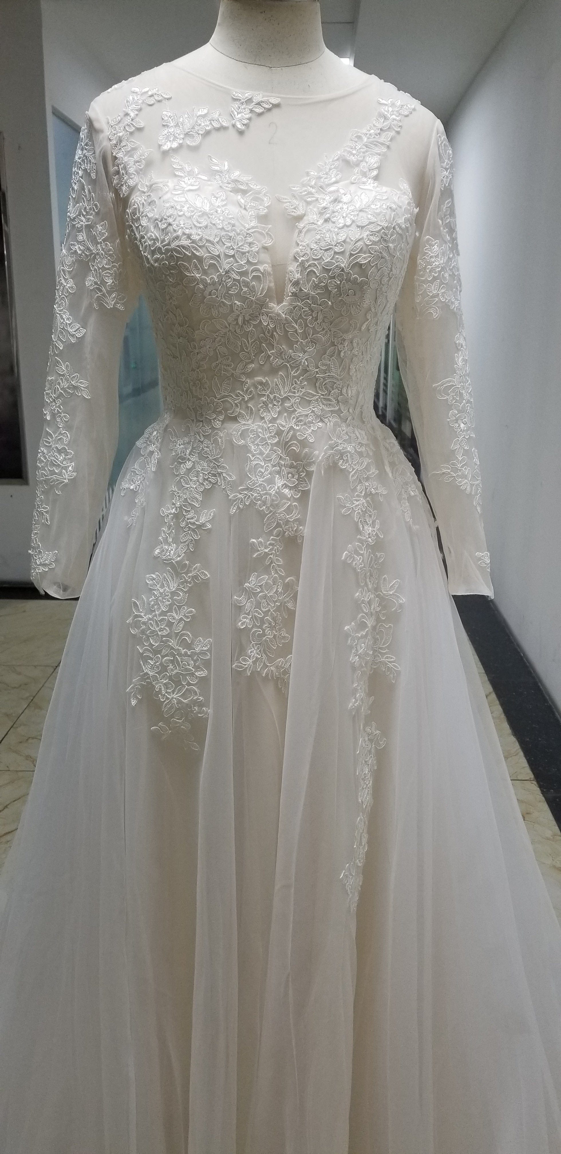 Long Sleeves Tulle Wedding Dress A Line Lace Bridal Wedding Gowns