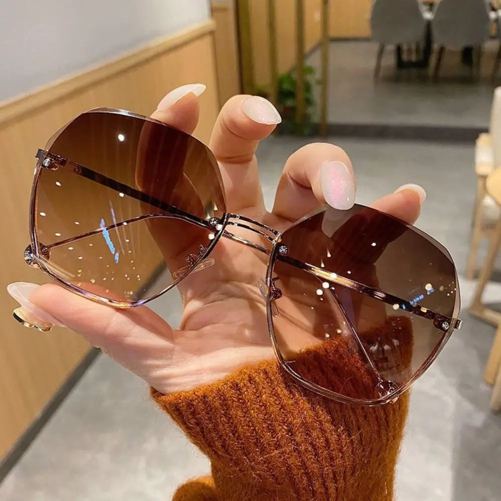 Rimless Oversized Gradient Sunglasses – Square UV400 Shades for Women