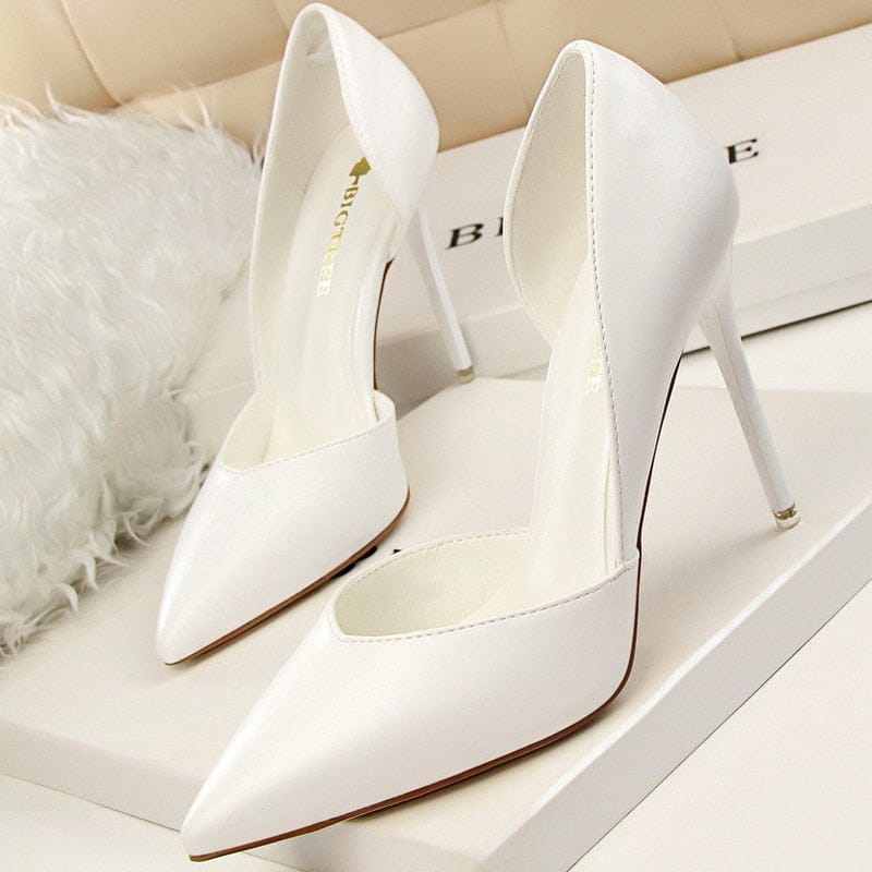 White pumps  Stiletto heels, High heels, Beautiful high heels